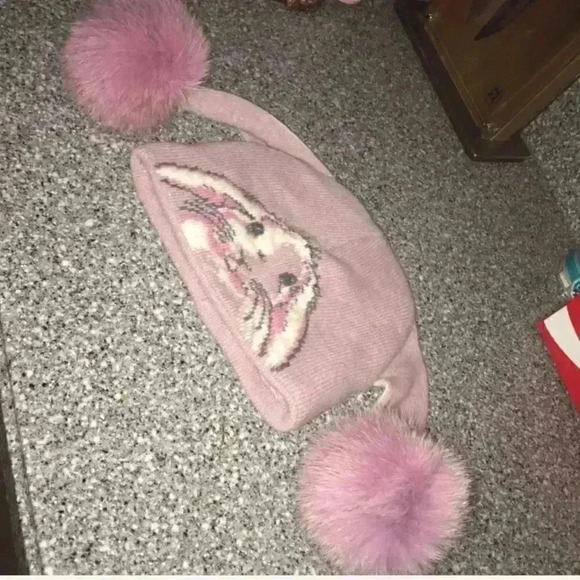 Women hat for winter super Kool worn once ✅✅ - Picture 8 of 8